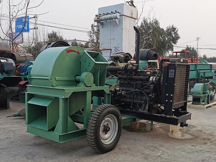 Large model wood shredder is waiting for shipping 1